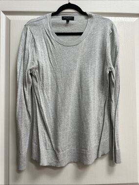 Banana Republic Heather Light Gray Long Sleeve Crewneck